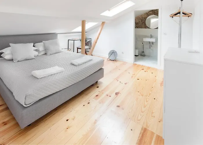 Room Lusiadas With Private Bathroom