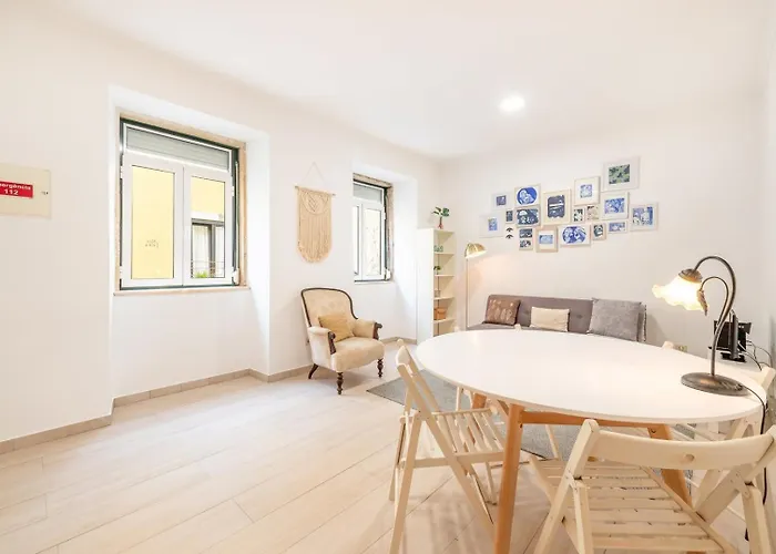 GuestReady - Cozy Estefânia Apartment - An Artists corner!