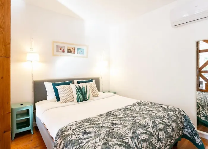 Cozy Flat With Bright Balcony Trendiest Neighborhood!