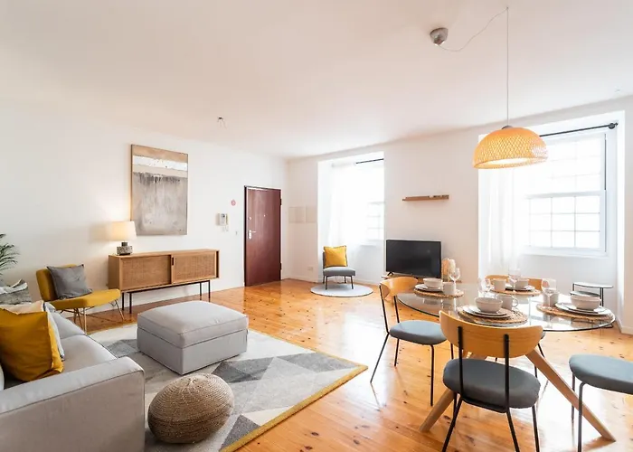 Feels Like Home Baixa Deluxe Flat
