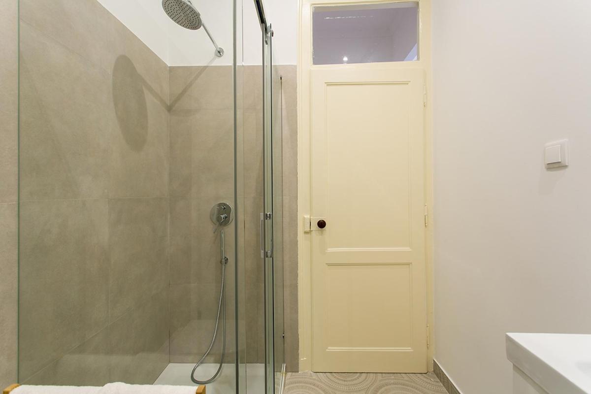 Lovelystay - Cozy 3bdr In Estrela Appartement Lisboa