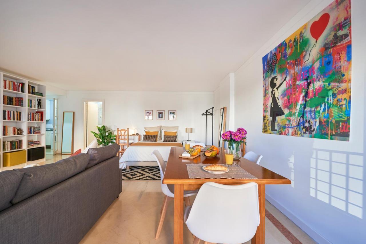 Modern With Swiming Pool & Garage - *