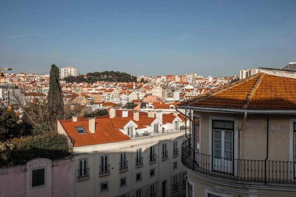 Family In The Center - Bp3 Lisbon