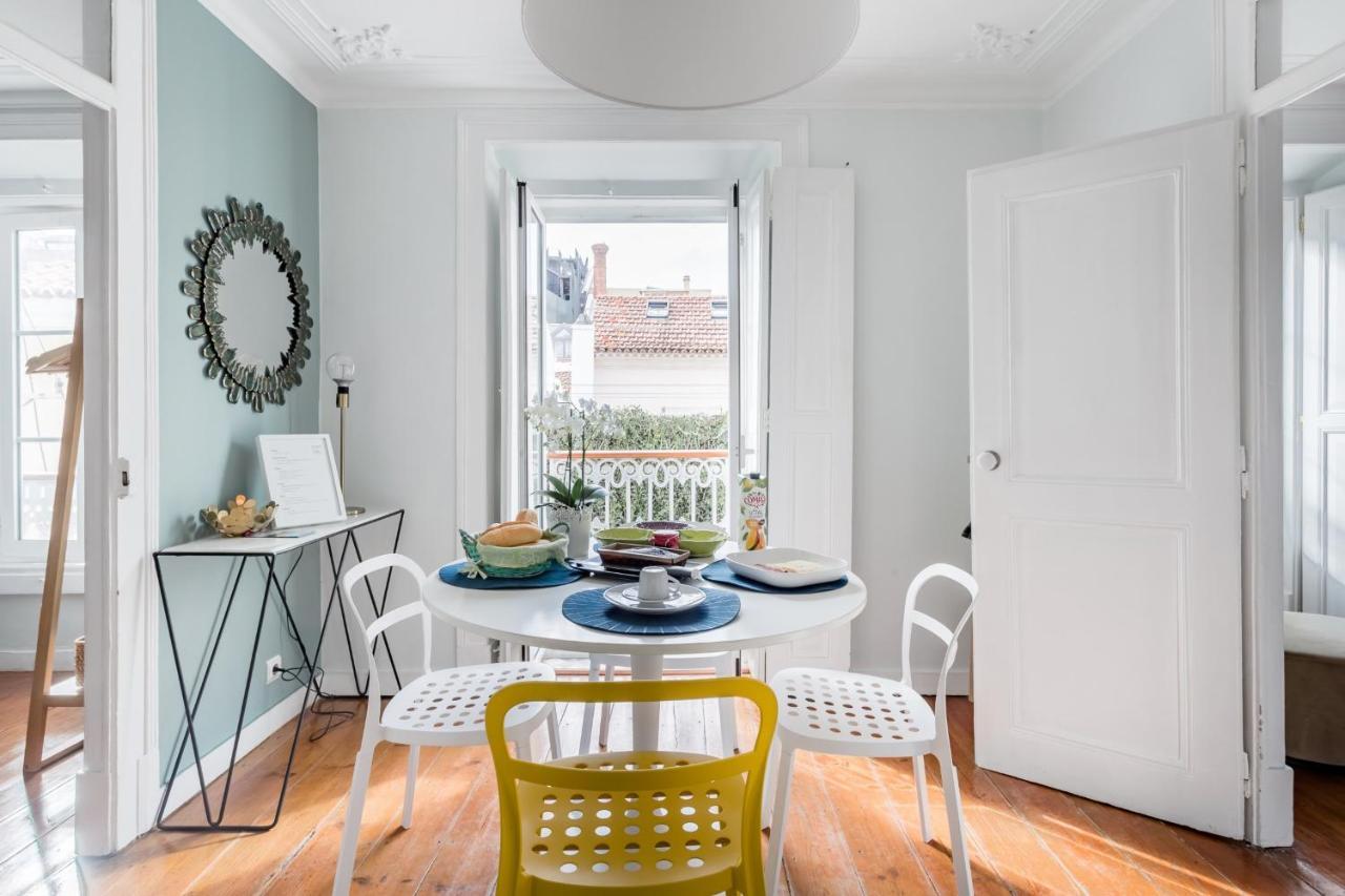 Avenida Da Liberdade Area, Bright And Newly Renovated 2 Bedroom Apartment, Historical Center Lissabon