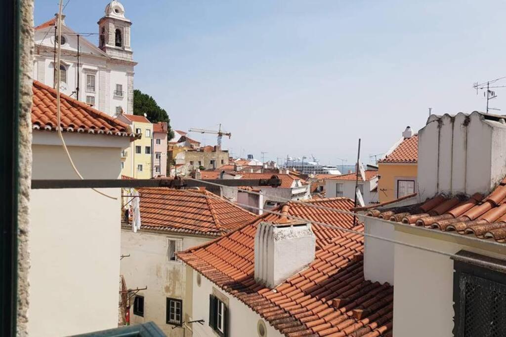 Inloveapartments - Typical Alfama Balcony * Lissabon