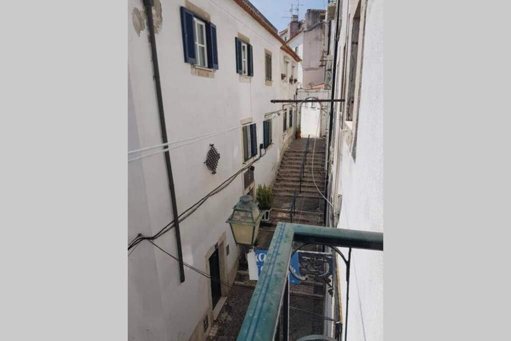 Inloveapartments - Typical Alfama Balcony * Lissabon
