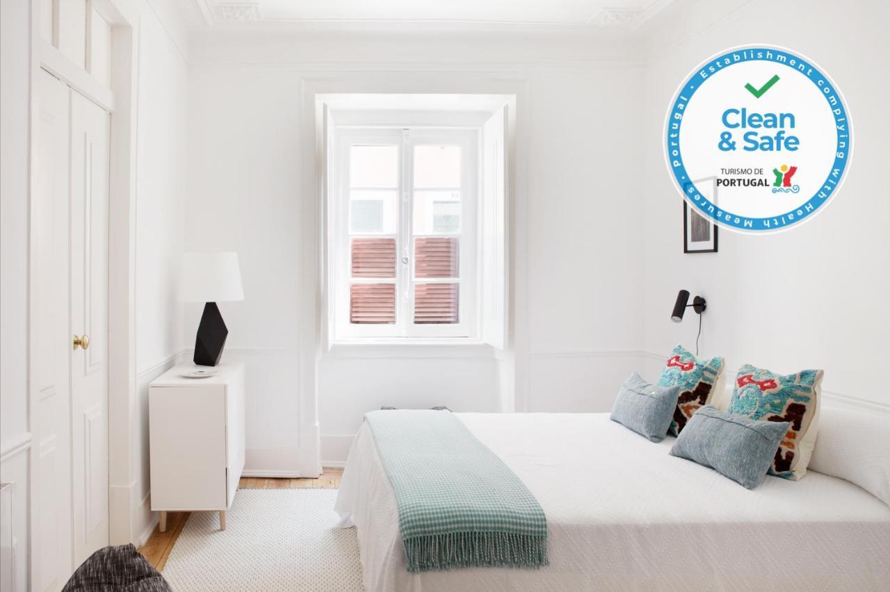 Renovated Charming With Terrace In Lapa Lisbon
