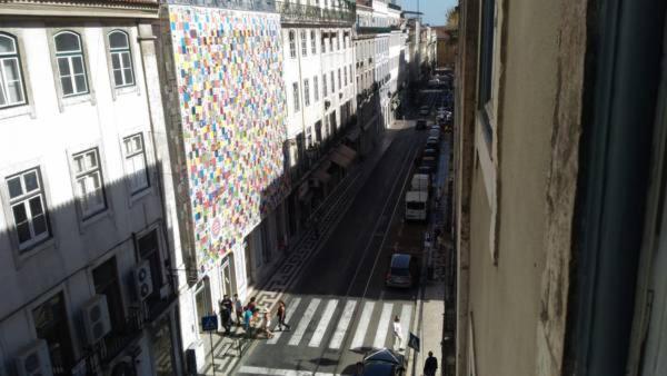 Charm Discovery 165 Lissabon