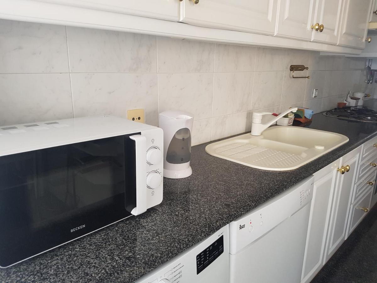 Espaçoso Apartamento Junto Ao Metro Apartamento *