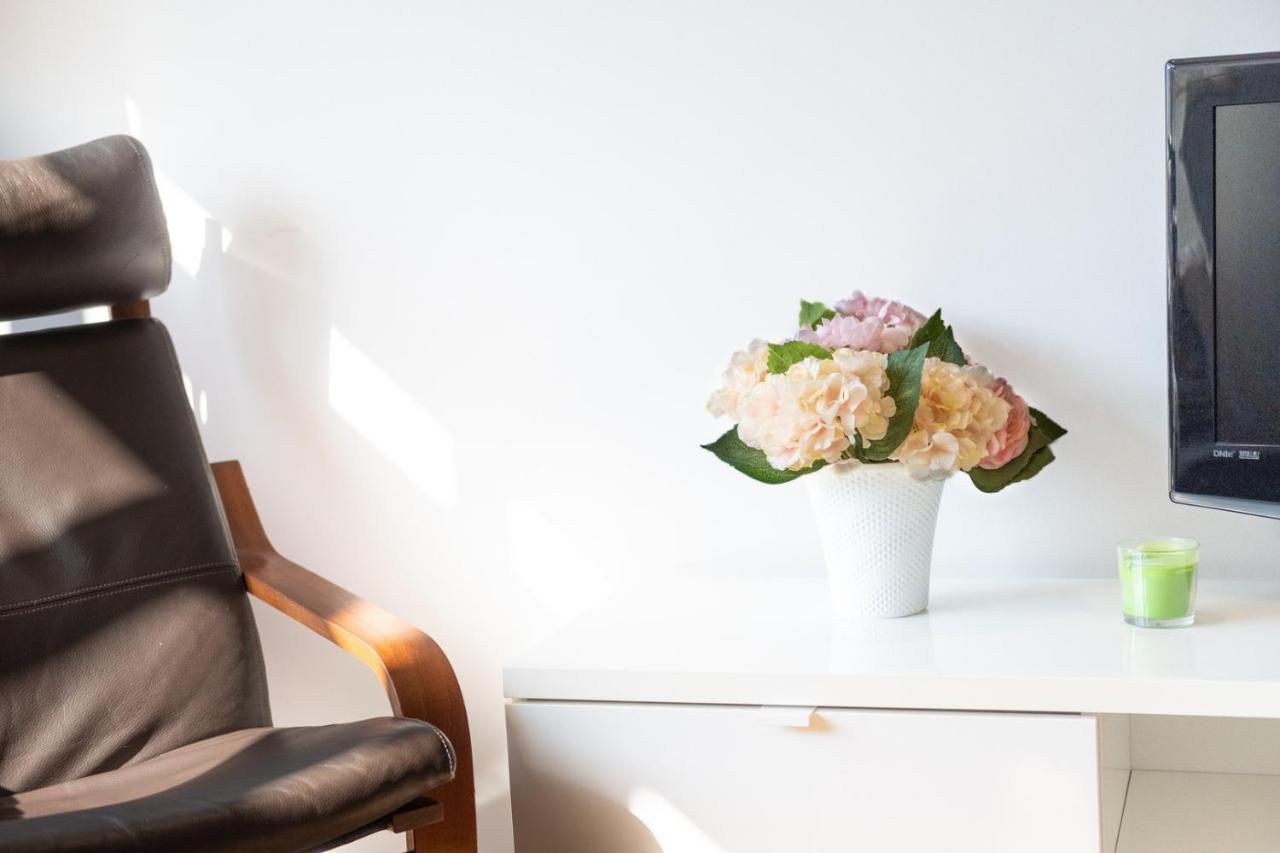 Bright & By Lovelystay