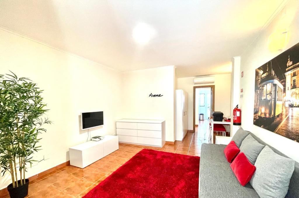 Apartment Lisboa, Lisbon, Charming Patio House, , Wifi, Air Conditioning, Near Metro, By Ig Lisbon