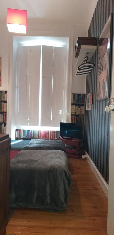 Homestay The Lisbon'S Light - Bed And Breakfast - Apartment Shared With The Hosts