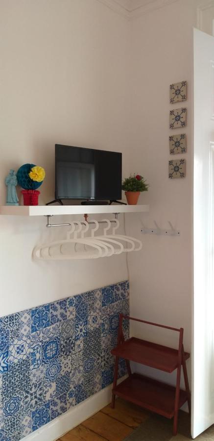 Homestay The Lisbon'S Light - Bed And Breakfast - Apartment Shared With The Hosts
