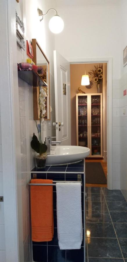 The Lisbon'S Light - Bed And Breakfast - Apartment Shared With The Hosts * Lisbon