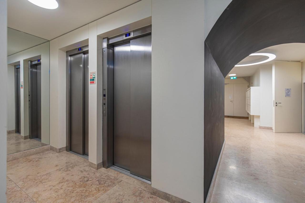 Stunning In Heart Of By Lovelystay Appartement *