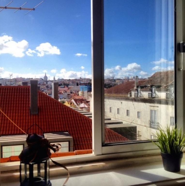 Locals & Hostel Lisbon