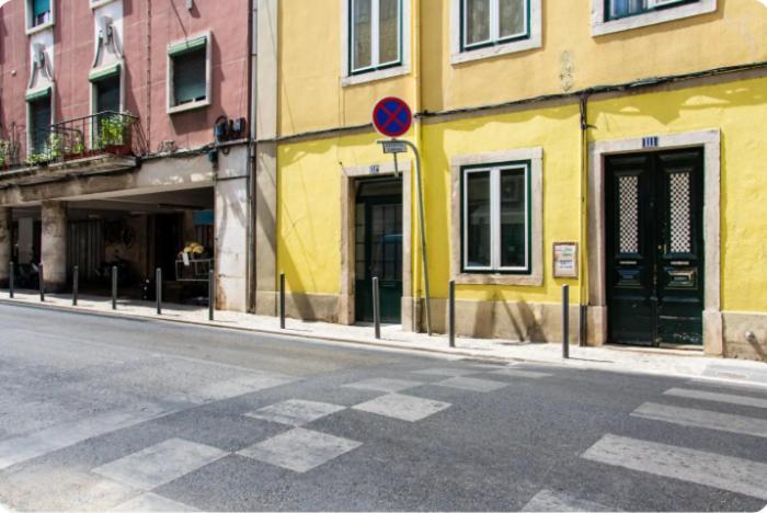 Appartement Campolide Door