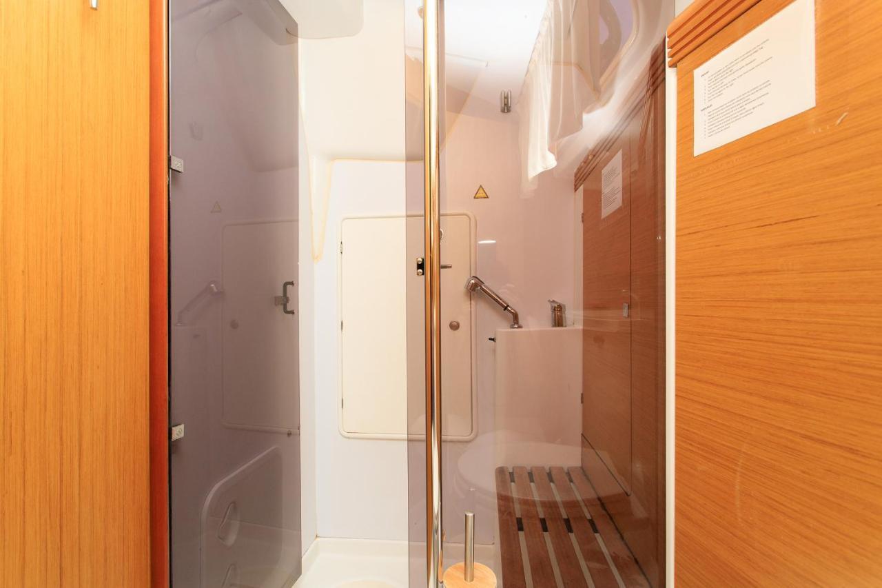 Salis - Jeanneau 39i Bateau-hôtel Lisboa
