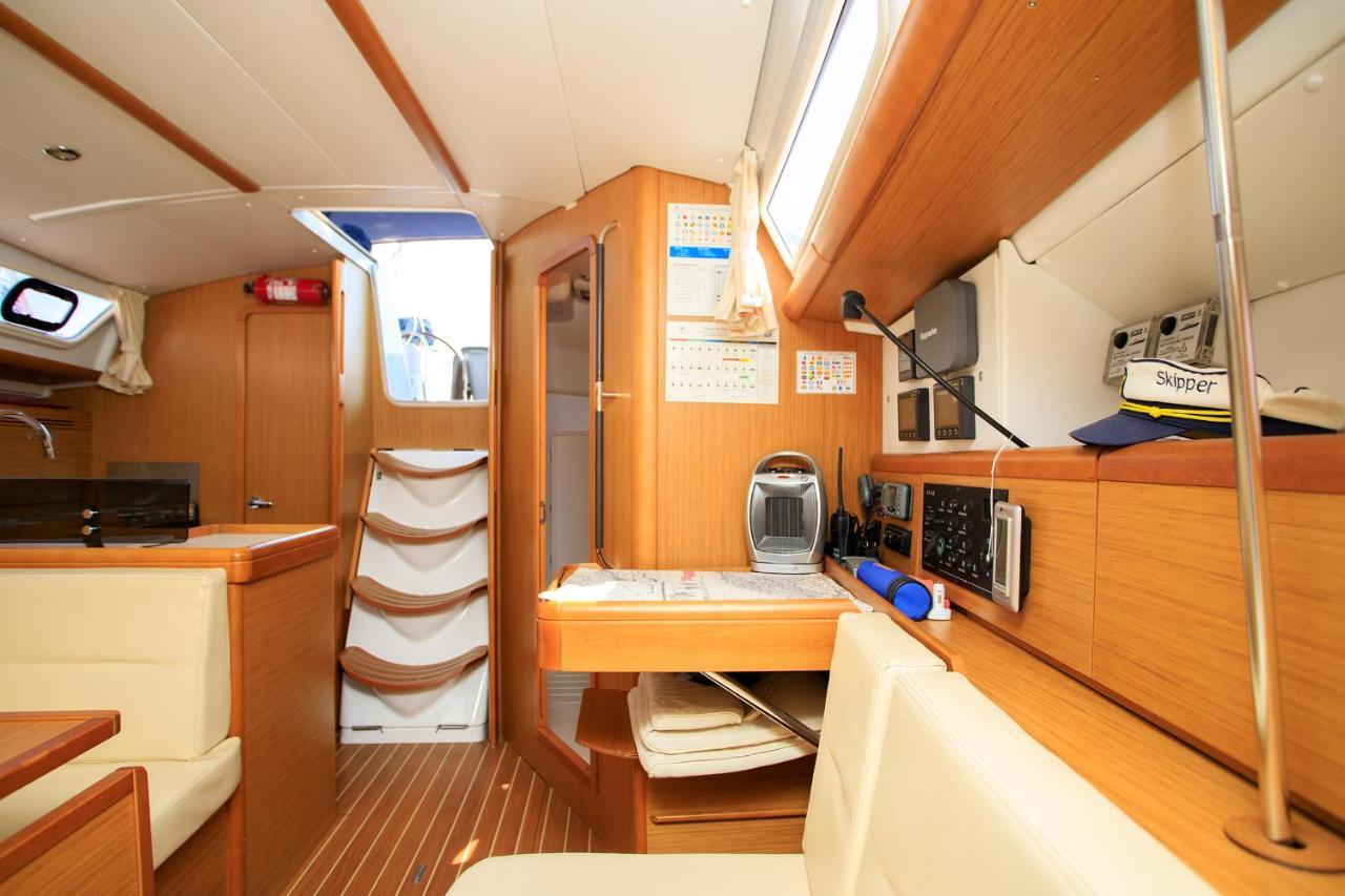 Salis - Jeanneau 39i Bateau-hôtel