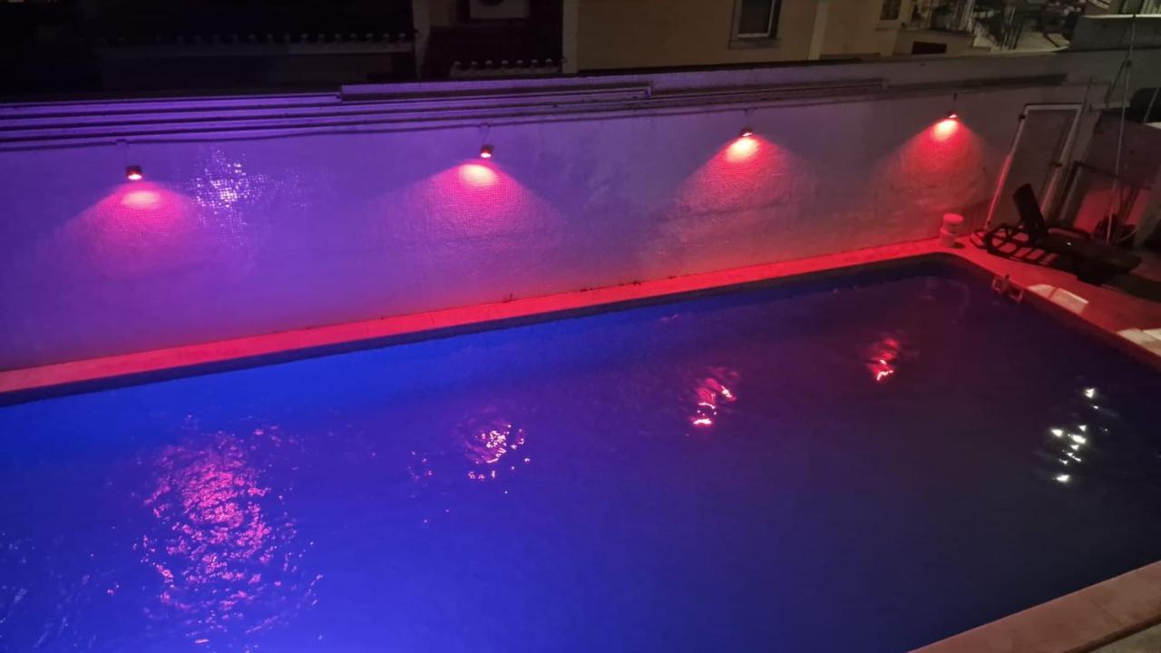 With Pool Séjour chez l'habitant