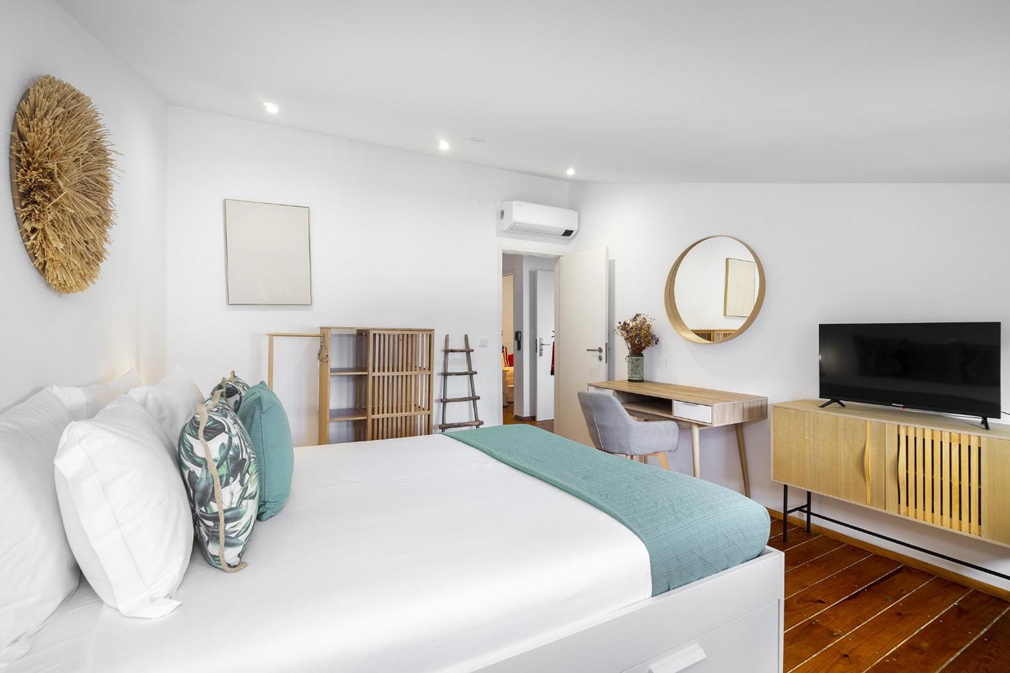 Whome Urban Tech Retreat, Modern Hubs For Remote Living Maison d'hôtes