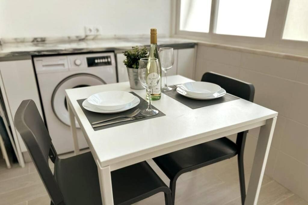 Modern Retreat With Patio Near The Airport - Oha I Apartment Lissabon
