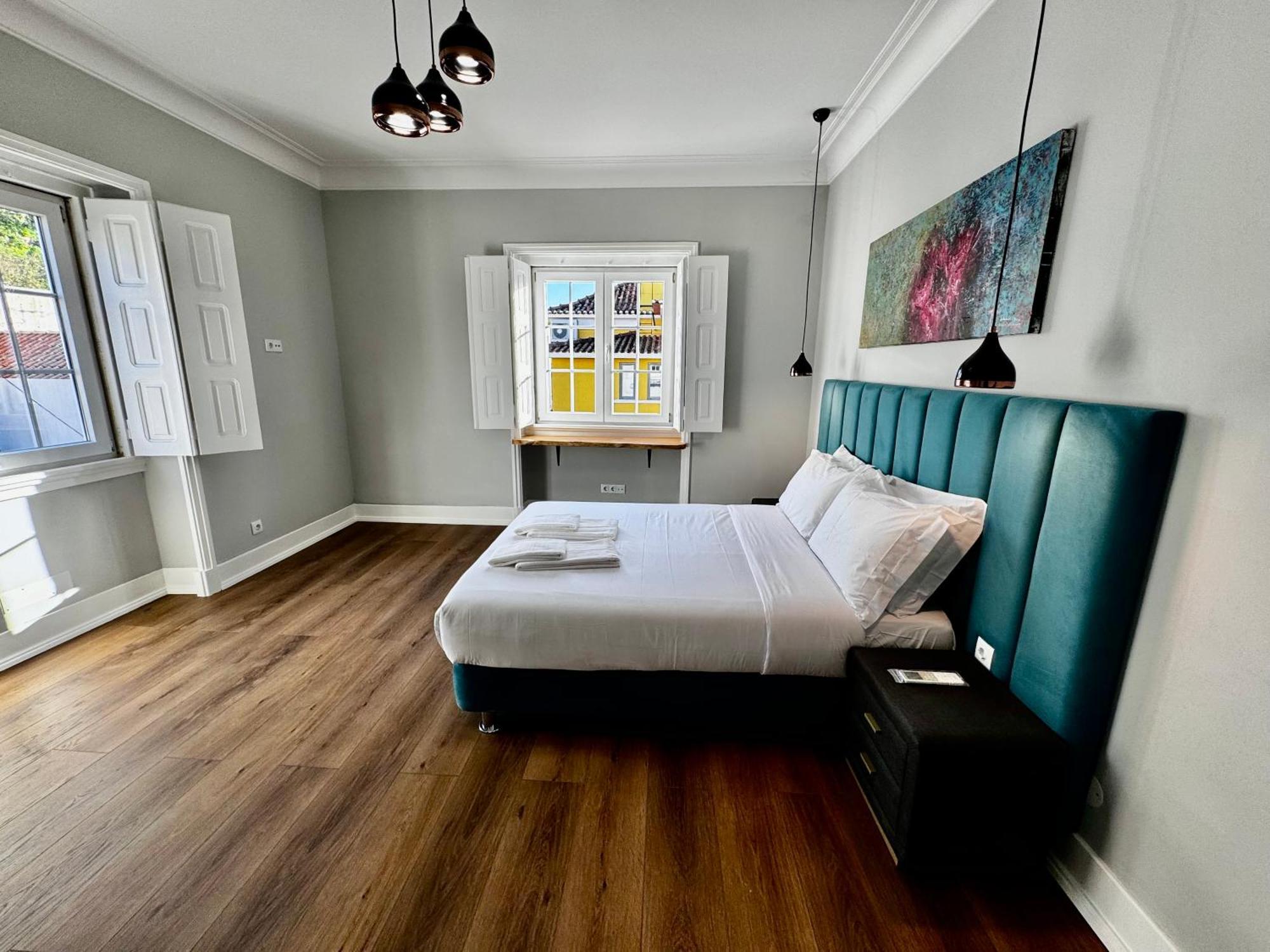 Relax And Explore And Couette-café