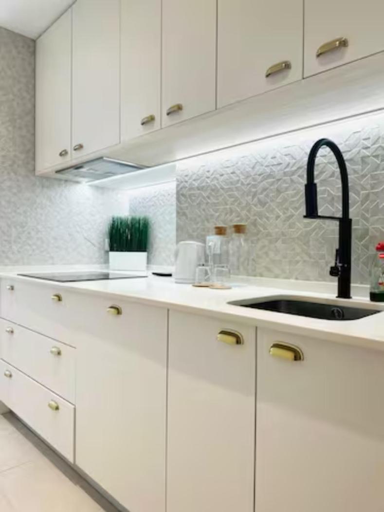 Large Flat Up 8pp * Lissabon