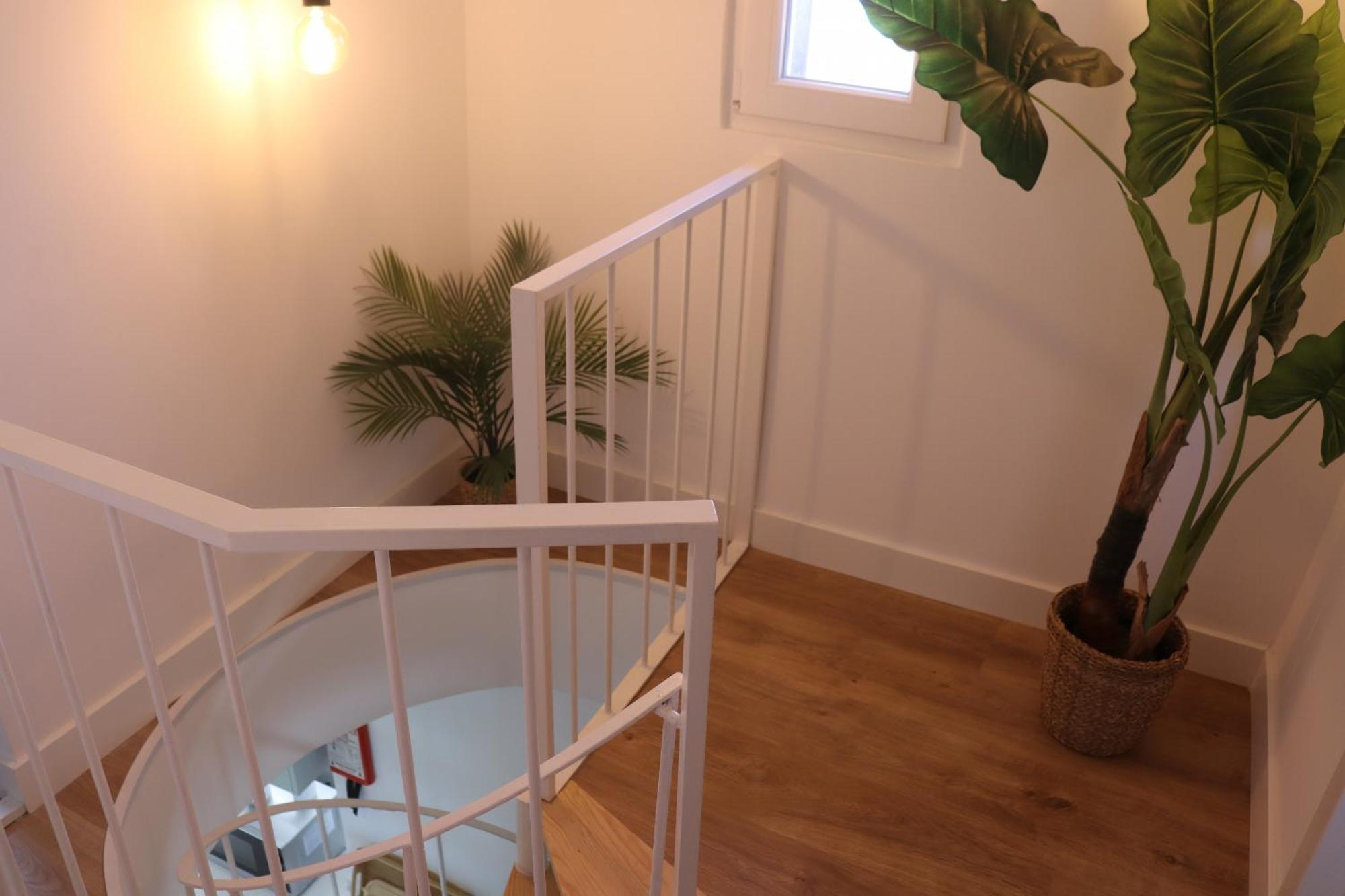 Appartement Lisbon, T2 Renewed Duplex With River View, Beato, *