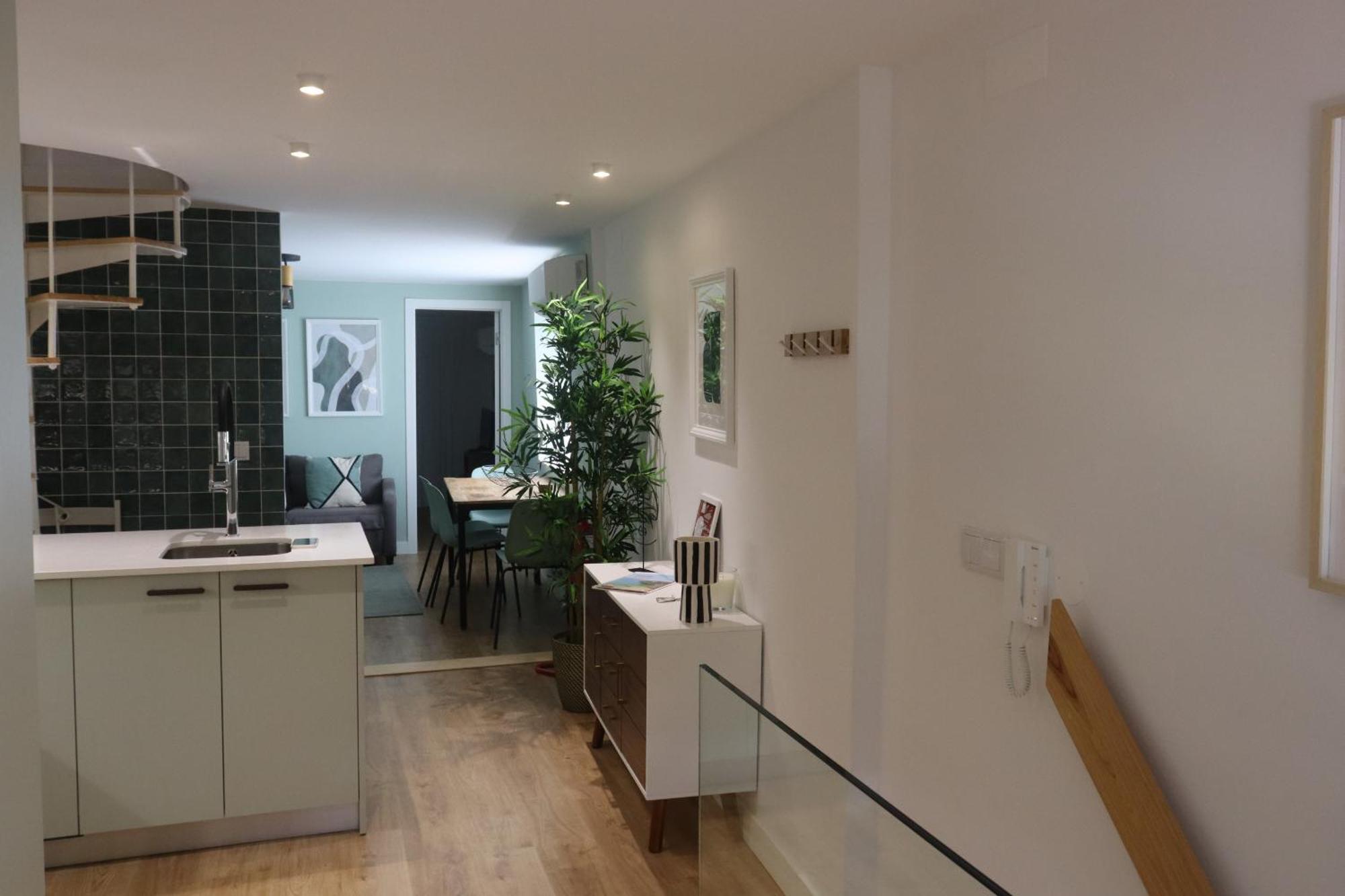 Lisbon, T2 Renewed Duplex With River View, Beato,