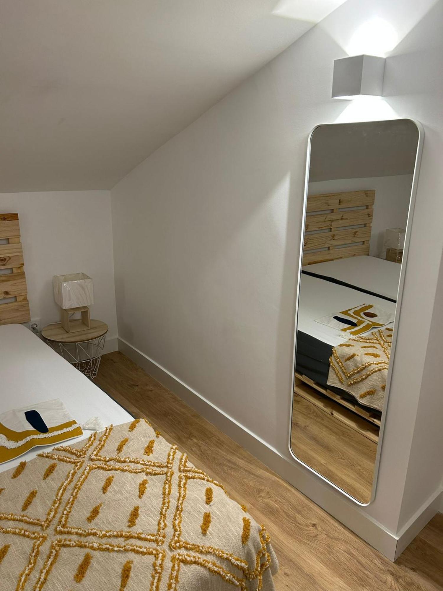 Appartement Lisbon, T2 Renewed Duplex With River View, Beato, *