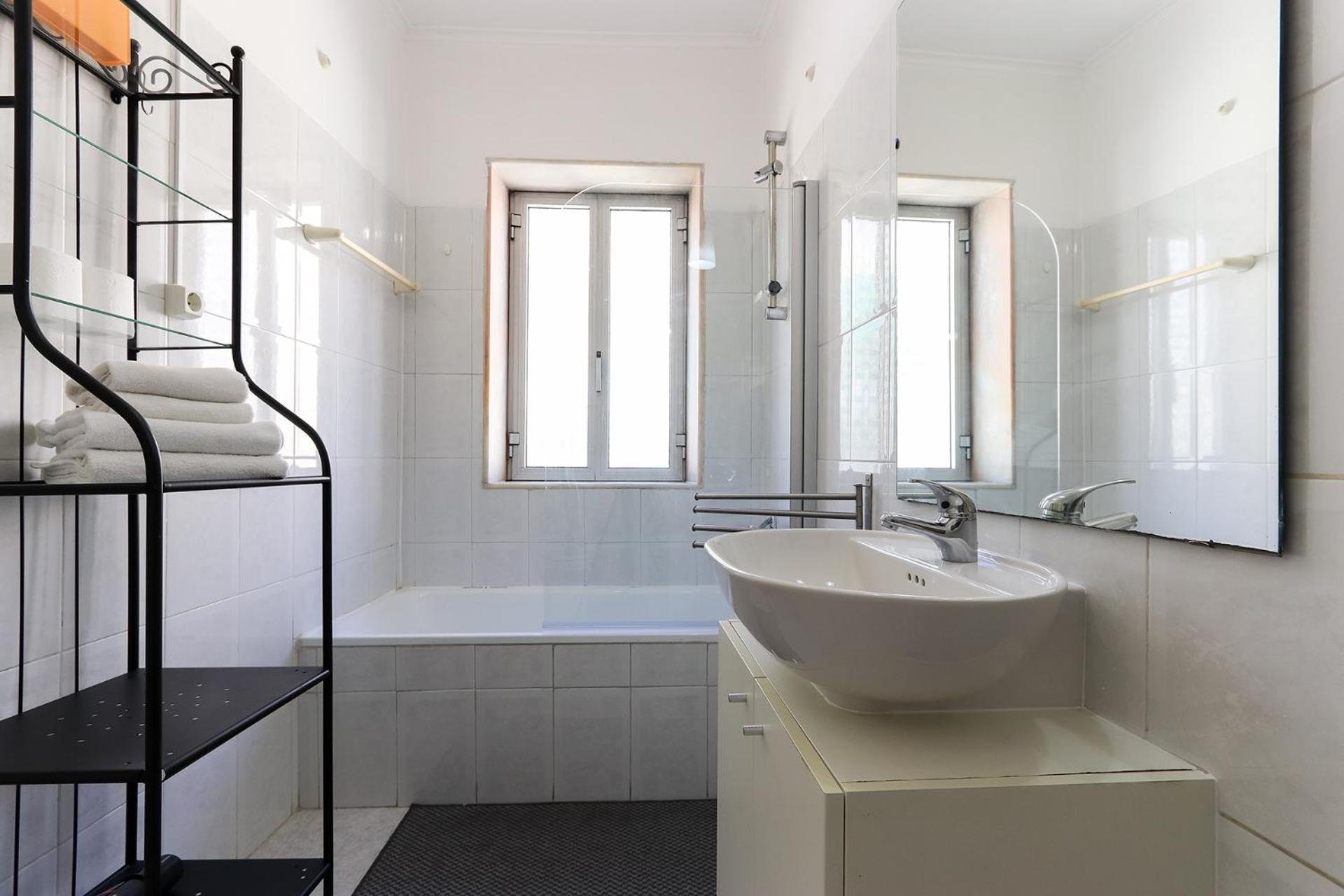 Cozy And Sunny - Anjos, * Lissabon