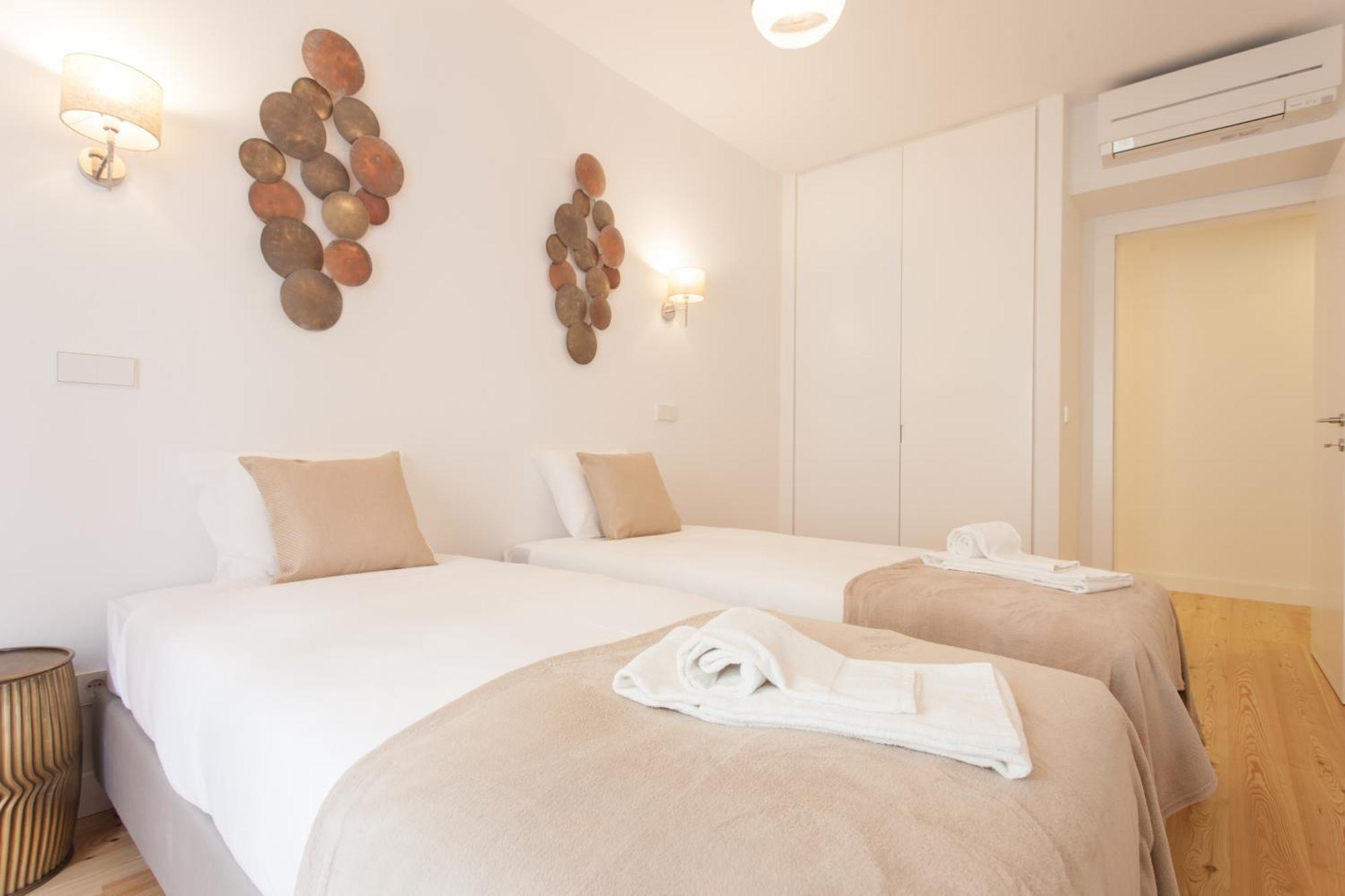 Mouraria Blue Three-bedroom W/ Parking - By Lu Holidays Lissabon