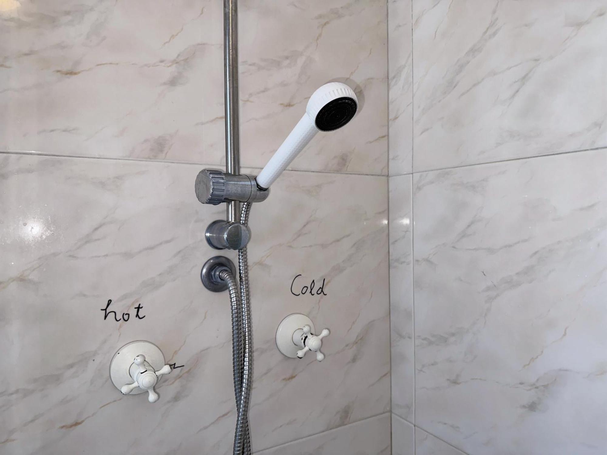 Cozy Near Metro & Airport Privatunterkunft Lissabon