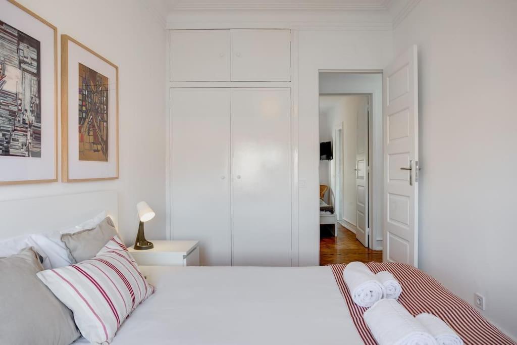 Spacious Tailor Made Flat In Areeiro Lissabon