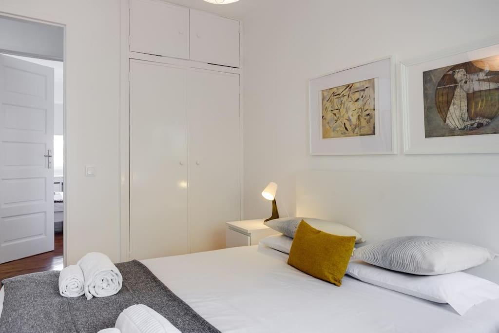 Spacious Tailor Made Flat In Areeiro * Lissabon