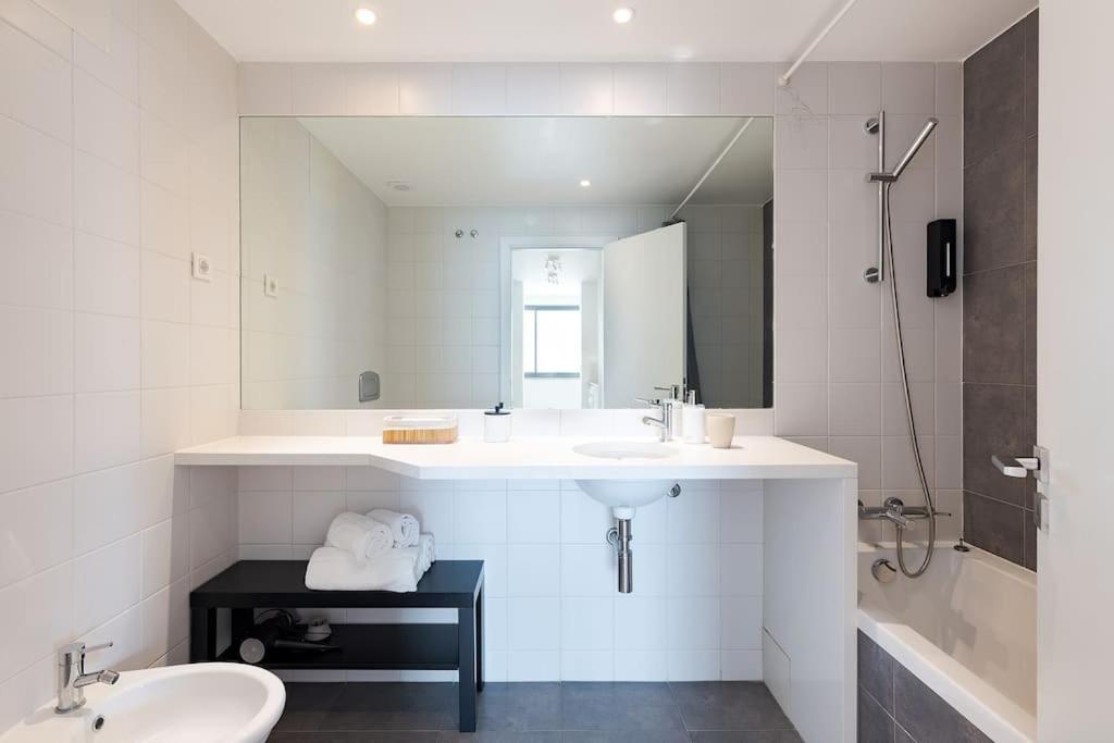For The Lovers- Downtown Lisbon- Free Parking Apartment