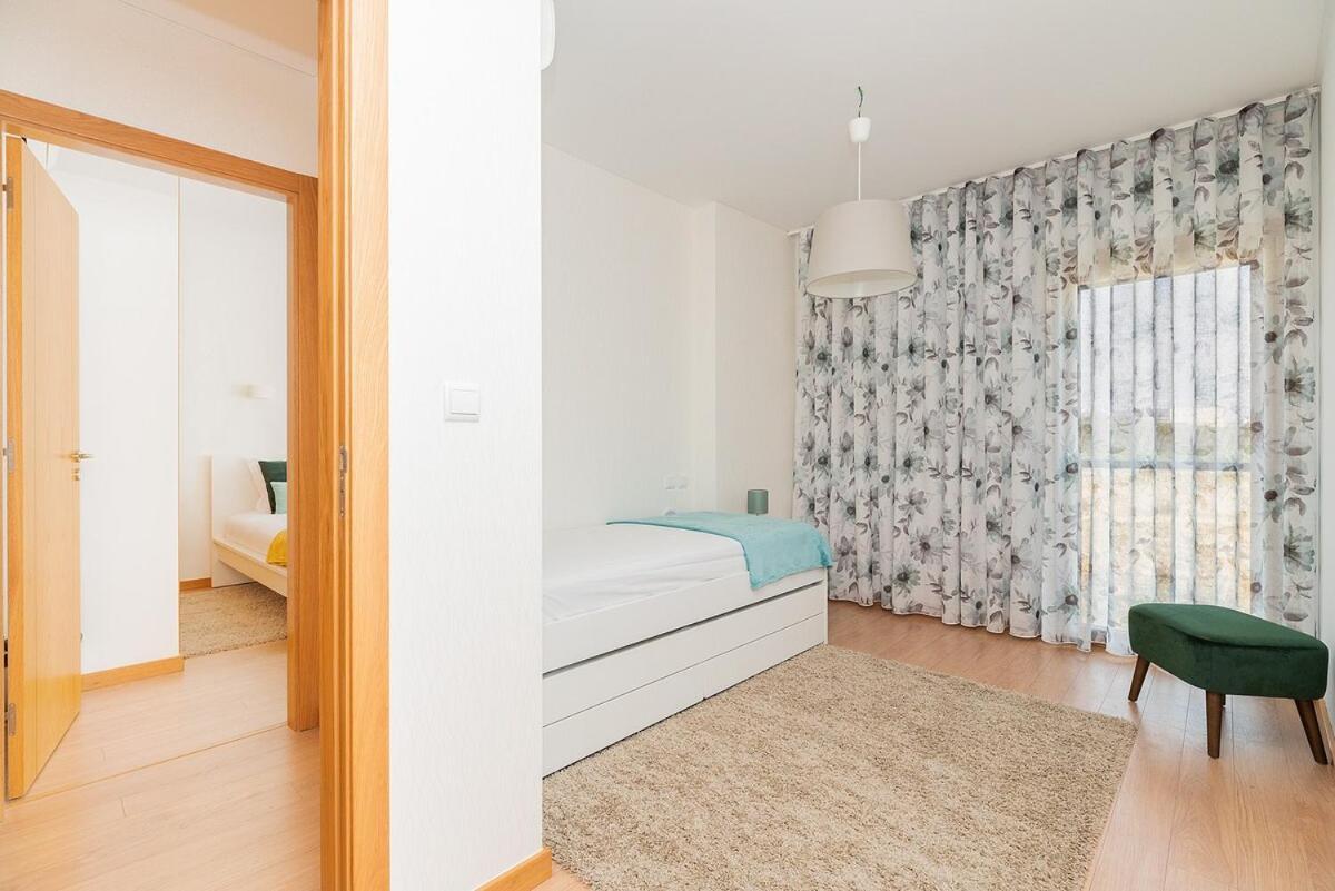 Modern Deco With Balcony Apartment Lissabon