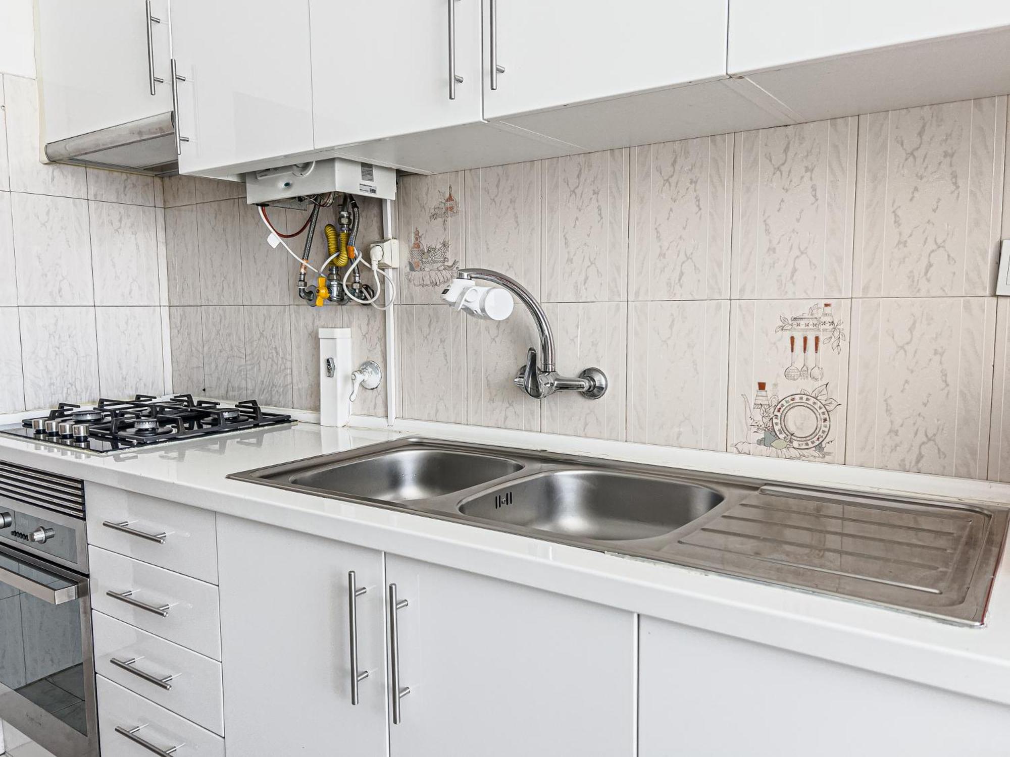 Family-friendly And Cozy 3-bedroom In Lissabon