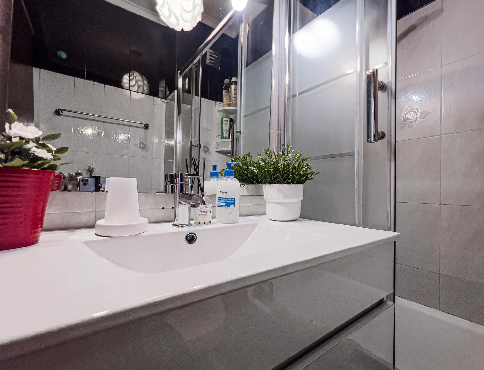 Family-friendly And Cozy 3-bedroom In * Lissabon