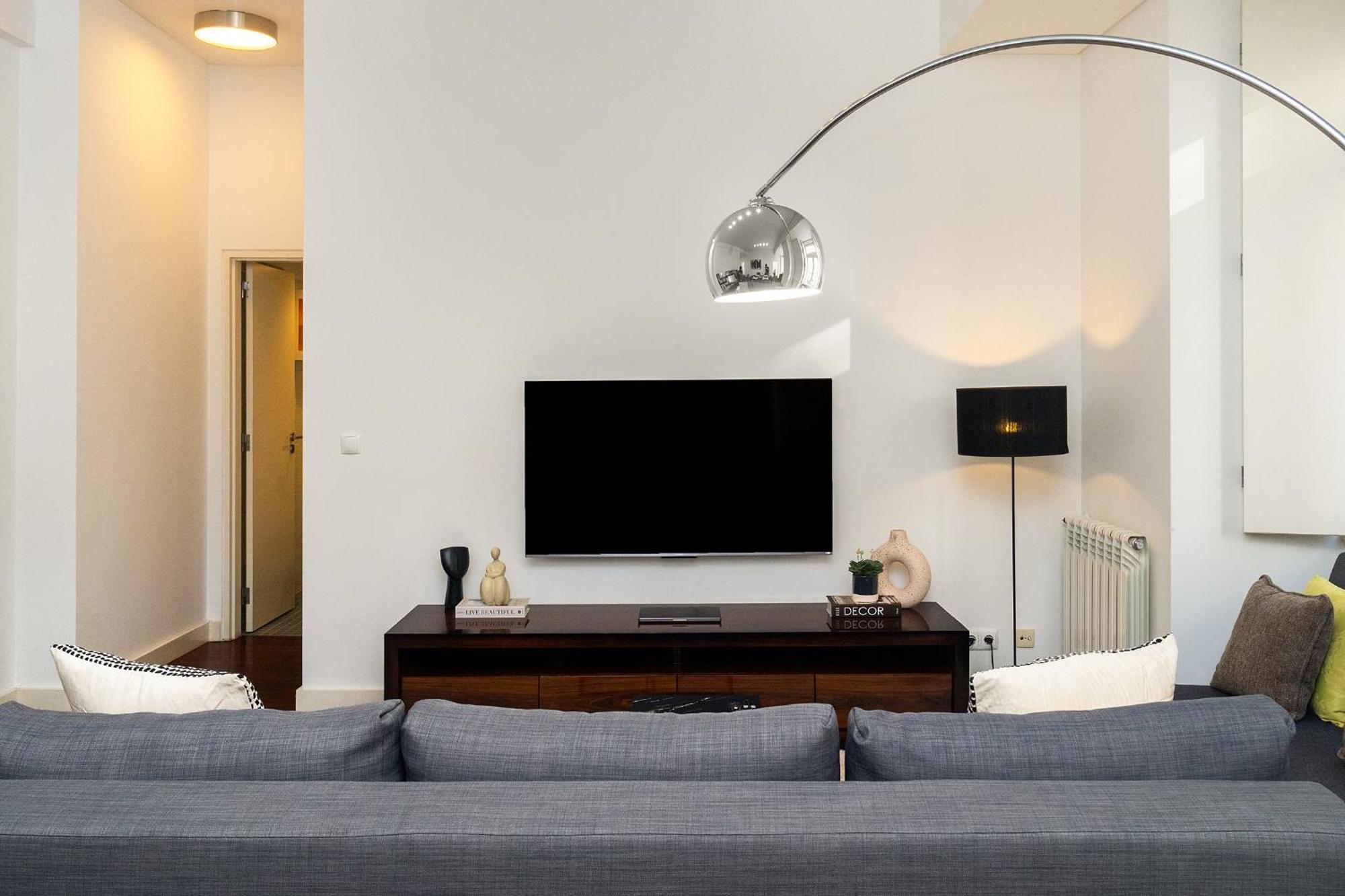 Appartement Whome Elegant Chiado Retreat Comfort In Lisbon's Heart