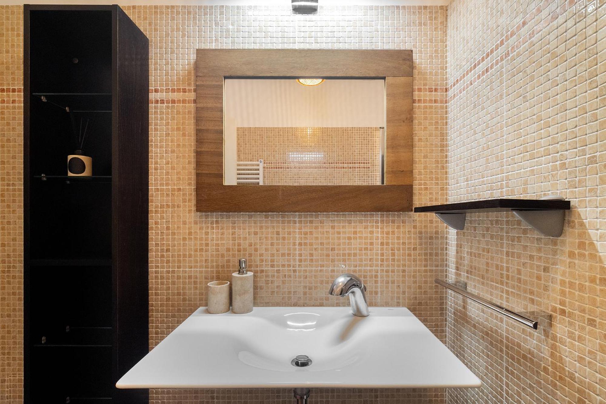 Appartement Whome Elegant Chiado Retreat Comfort In Lisbon's Heart