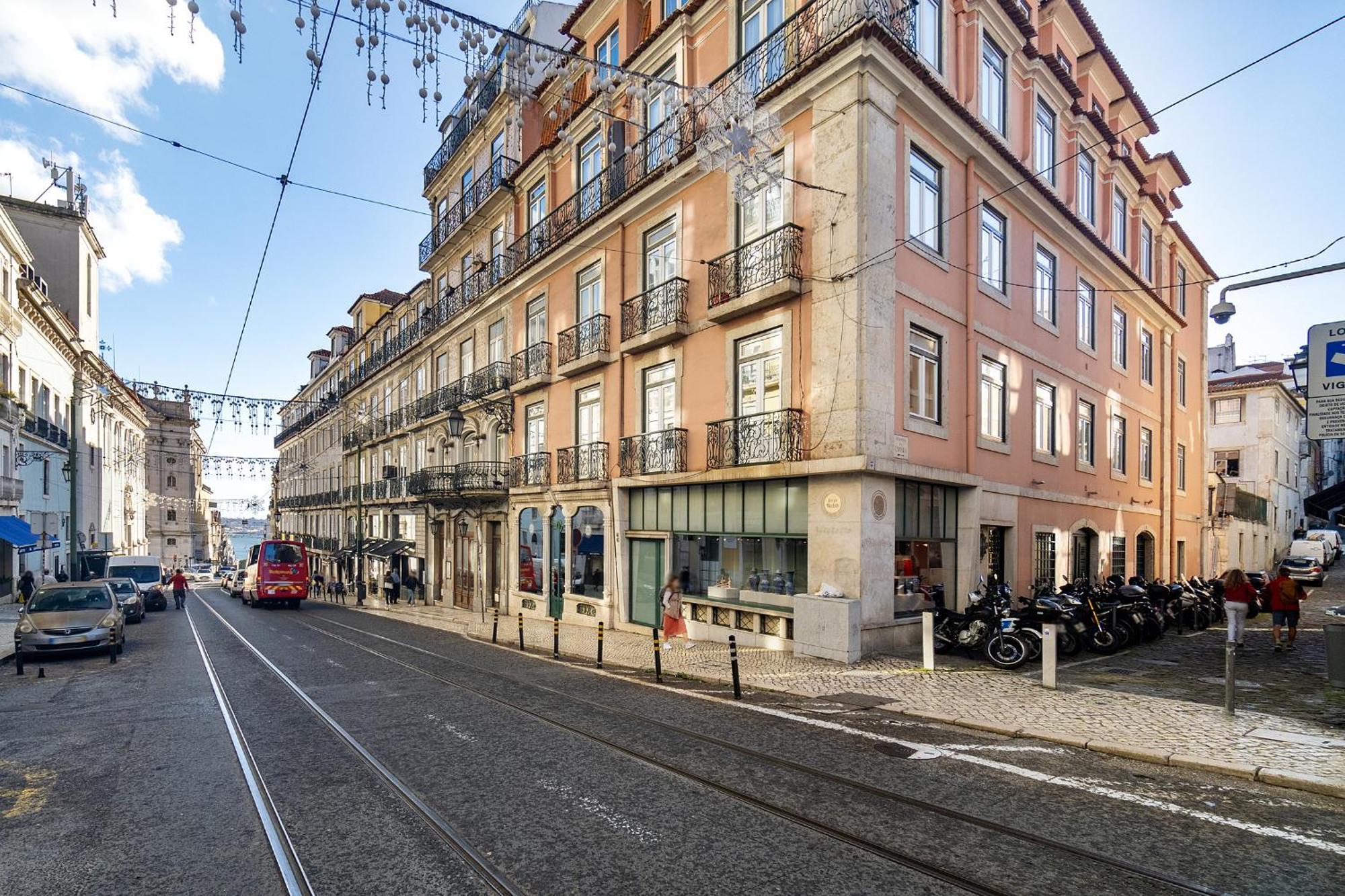 Whome Elegant Chiado Retreat Comfort In Lisbon's Heart * Lisboa