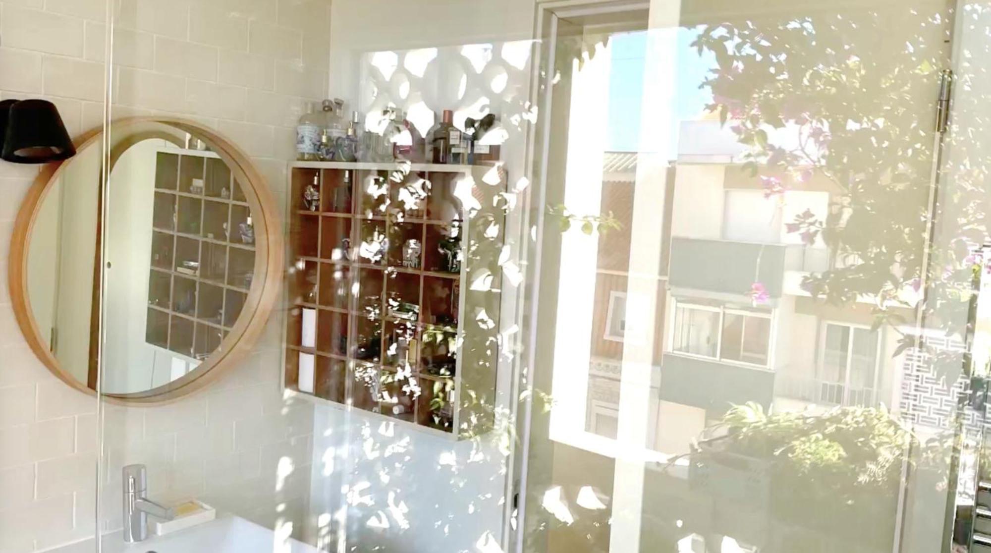 Couette-café Avec Salle De Bain Privee Et Balcon Vegetal A Lisbonne Amoreiras *