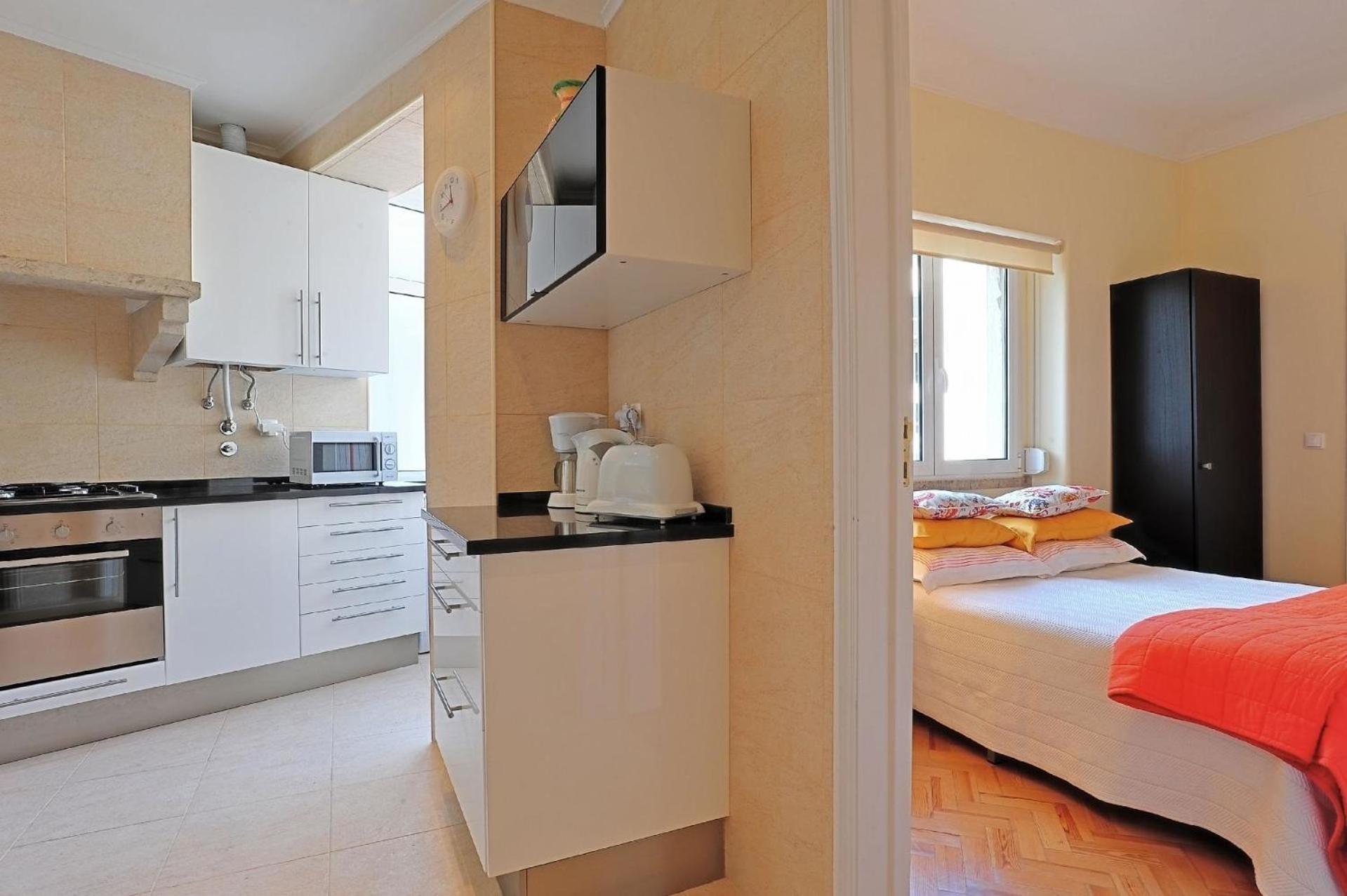 Studio Fuer 11 Personen Und 1 Kind In Lissabon, Regio De Costa De - B58323 * Lisbon