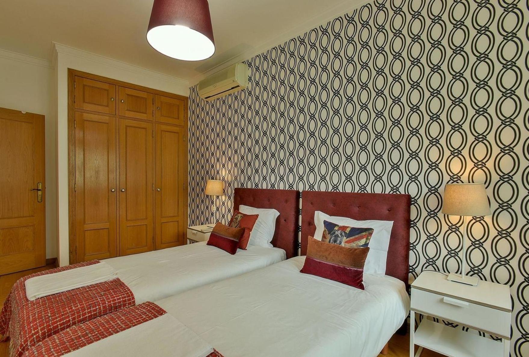 Studio Fuer 9 Personen Und 1 Kind In Lissabon, Regio De Costa De - B58348 Appartement Lisboa