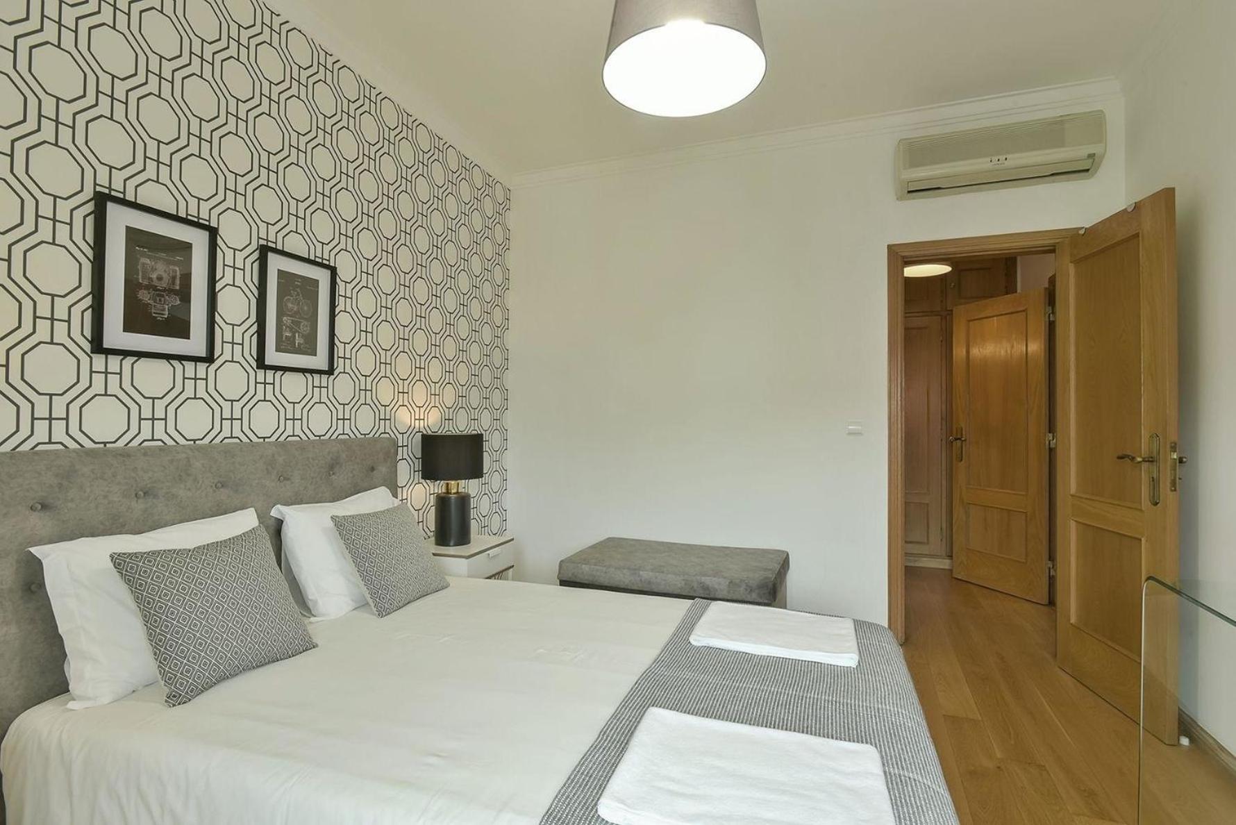 Studio Fuer 9 Personen Und 1 Kind In Lissabon, Regio De Costa De - B58348 Appartement