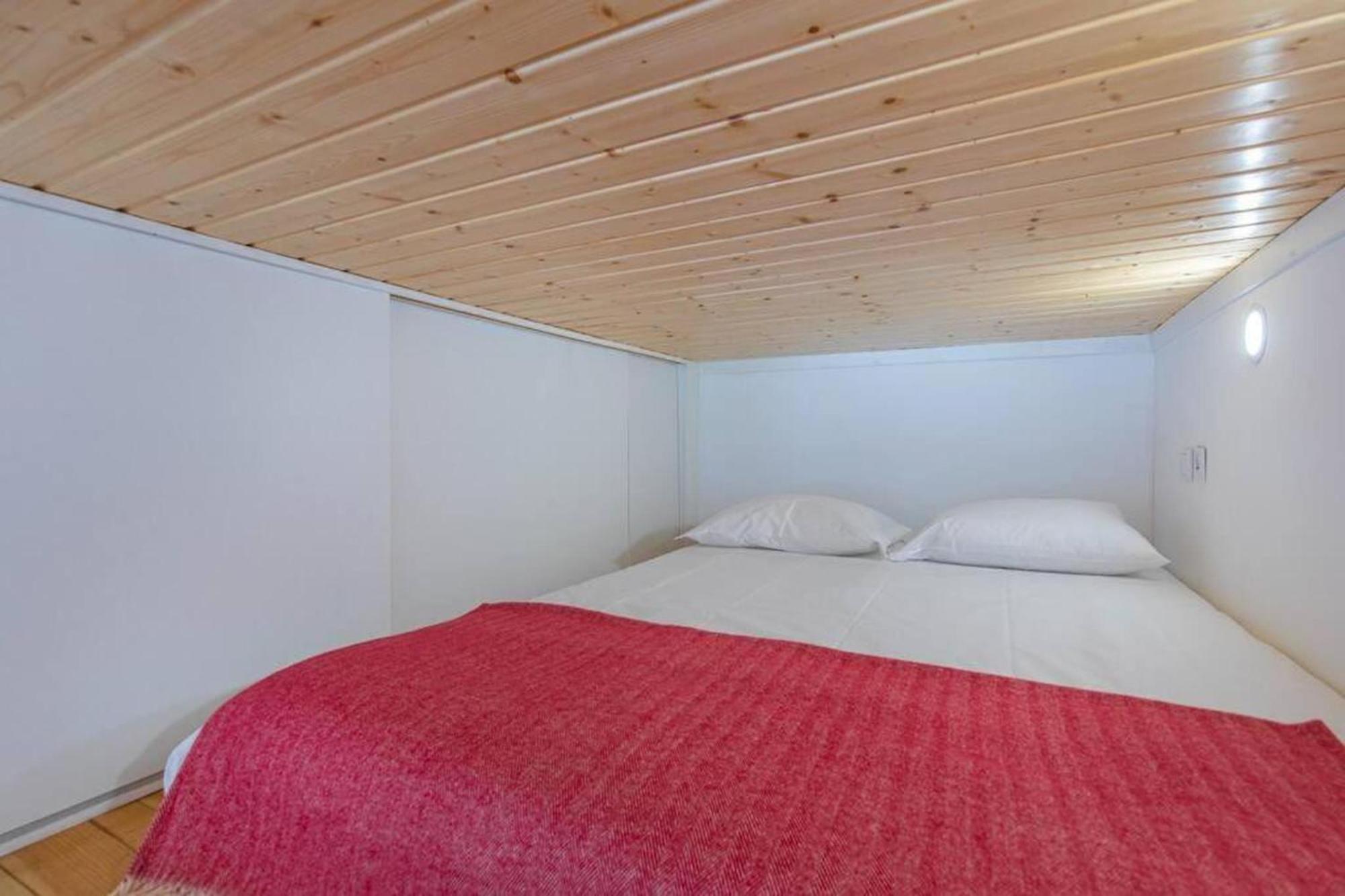 Tiny Retreat In * Lissabon