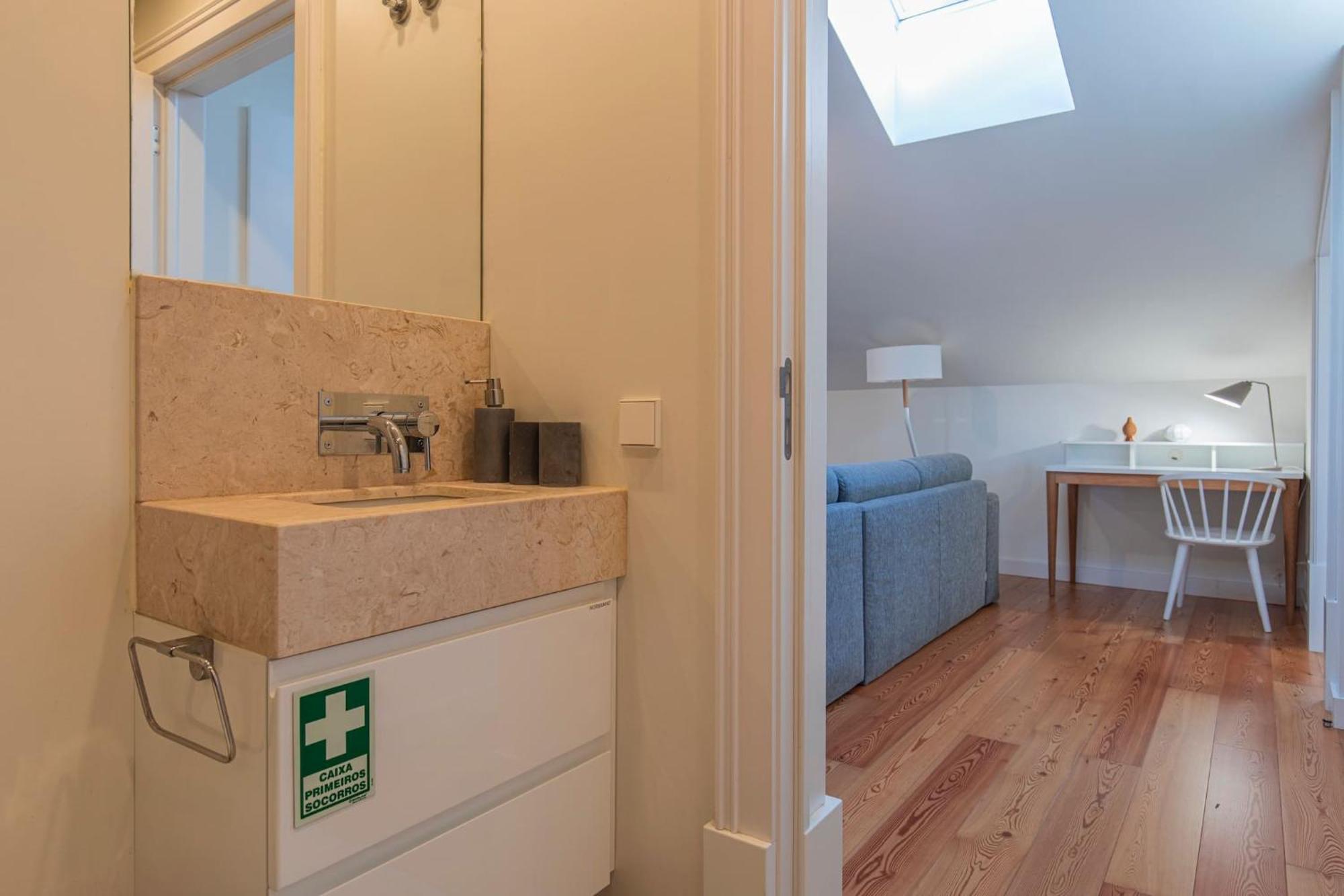 Views By Innkeeper Apartment