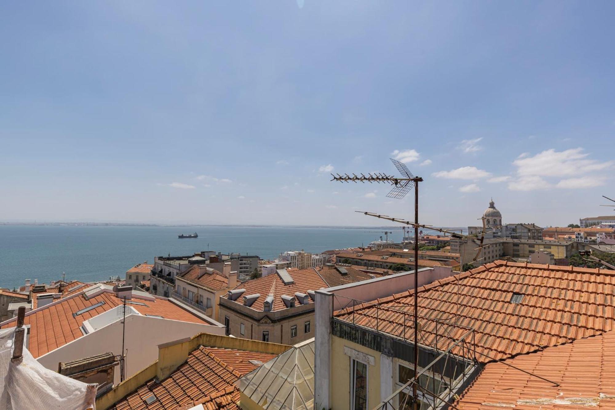 Beautiful River Views In Graca Appartement *